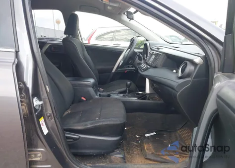 2017 Toyota Rav4 Le z USA, uszkodzony, nr VIN JTMZFREV0HJ702209